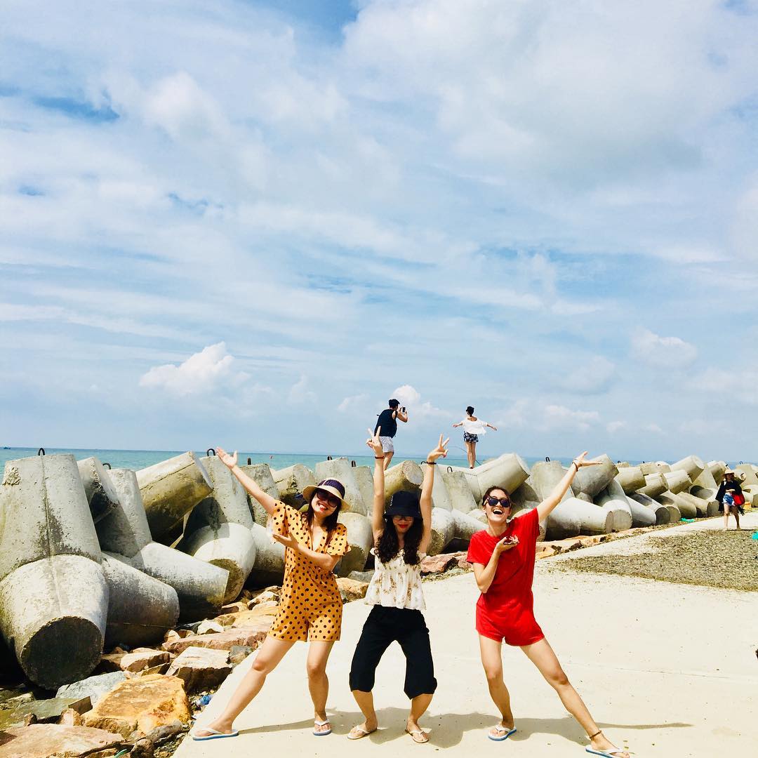 “Bãi Đá Ông Địa” Beach